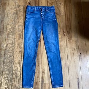 Women’s high rise skinnier jeans.
